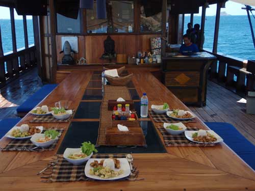 Dining on the Moana